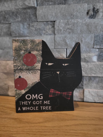 OMG a whole tree shelf Sitter